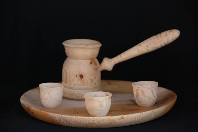 Handcrafted Wooden Coffee Set – Tray, Pot & Cups with Natural Finish
طقم قهوة خشبي يدوي – دلة وفناجين وصينية بتصميم طبيعي