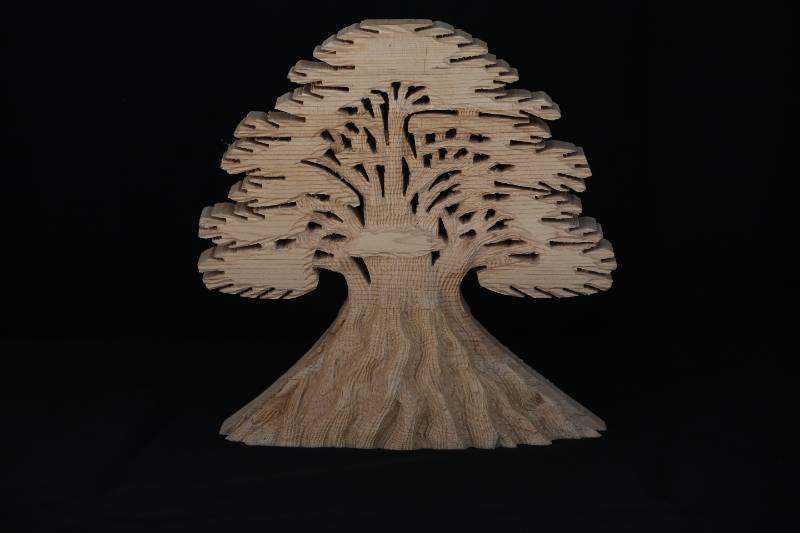 Handcrafted Cedar Wooden Tree Sculpture – Natural Wood Art Decor
منحوتة شجرة ارز خشبية يدوية – ديكور فني طبيعي من الخشب