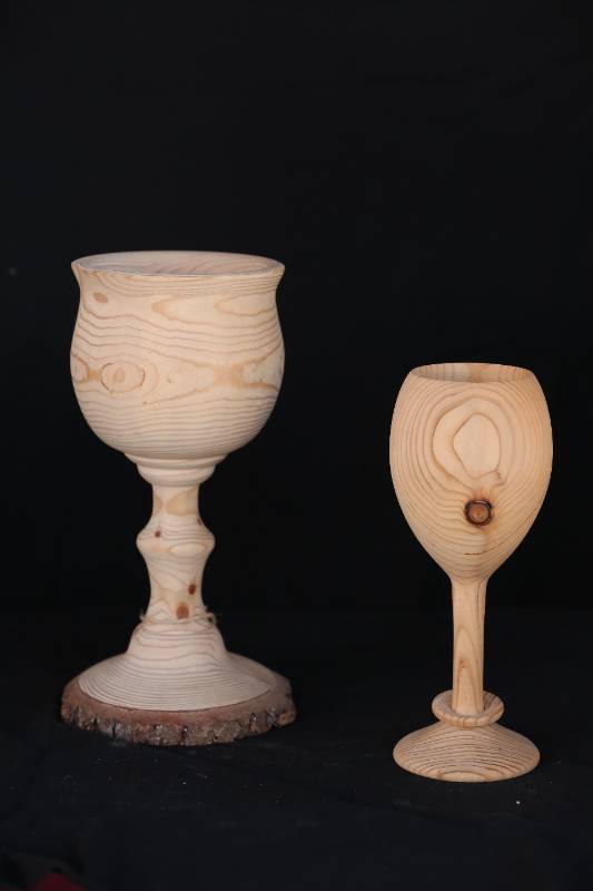 Hand-Carved Wooden Goblets – Set of Two Artistic Cups
كؤوس خشبية منحوتة يدويًا – طقم مكون من كأسين بأشكال فنية