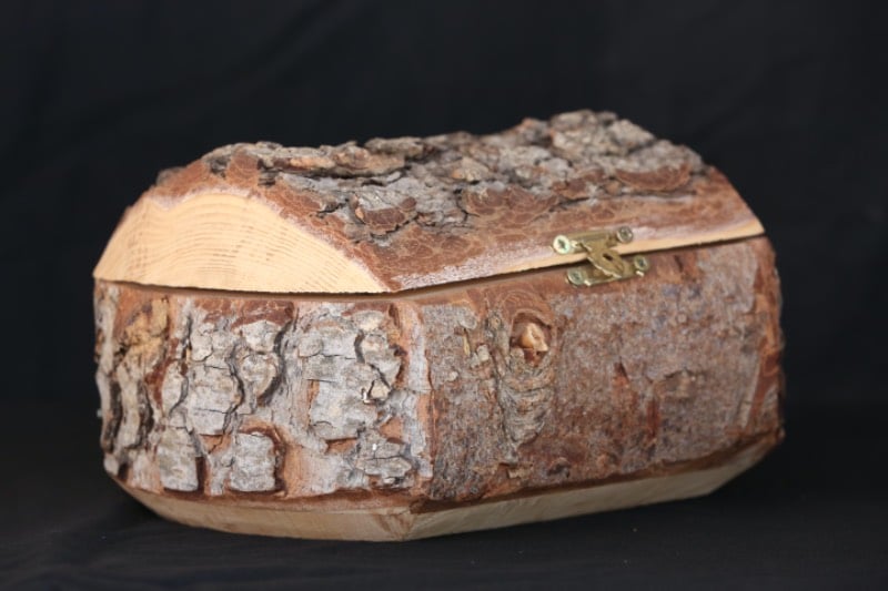 Lebanese Cedar Wood Bark Box
 صندوق من لحاء خشب ارز لبنان