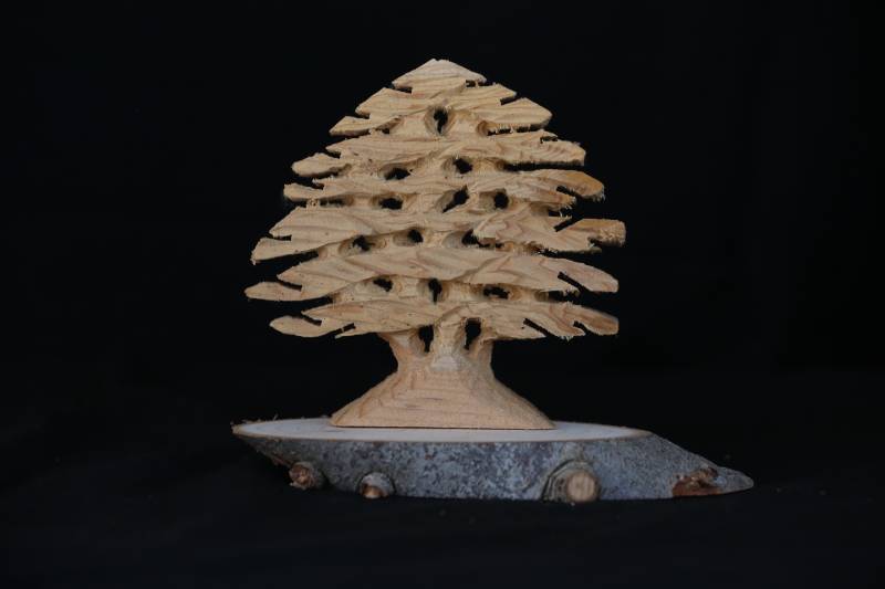 Hand-Carved Wooden Cedar Tree Sculpture
منحوتة شجرة الأرز محفورة يدويًا من الخشب