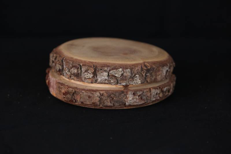 Rustic Round Wooden Box with Lid – Handmade from Natural Tree Slice
علبة دائرية خشبية طبيعية بغطاء – تصميم من شريحة خشب كاملة