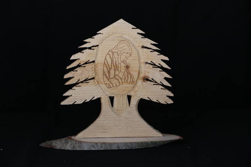 Wooden Statue of the Virgin Mary in Prayer – Cedar Tree Design
تمثال خشبي للسيدة العذراء تصلي – تصميم شجرة الأرز