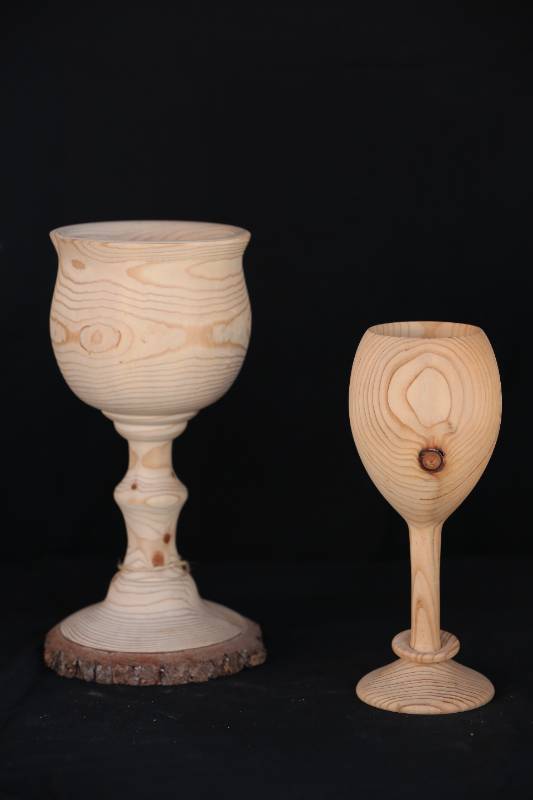 Hand-Carved Wooden Goblets – Set of Two Artistic Cups
كؤوس خشبية منحوتة يدويًا – طقم مكون من كأسين بأشكال فنية