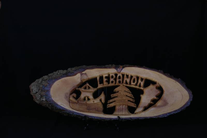 Hand-Carved Wooden Plaque – “LEBANON” with Cedar Tree and Heritage Motifs
لوحة خشبية محفورة يدويًا – "LEBANON" بتصميم أرز وشخصيات رمزية