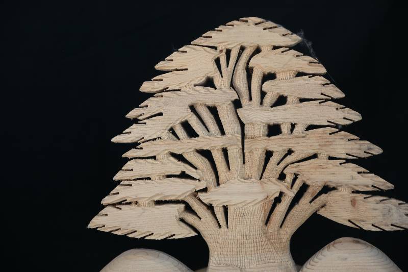Handcrafted Wooden Cedar Tree Sculpture – Natural Finish
مجسم شجرة الأرز محفور يدويًا من الخشب الطبيعي