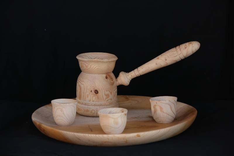Handcrafted Wooden Coffee Set – Tray, Pot & Cups with Natural Finish
طقم قهوة خشبي يدوي – دلة وفناجين وصينية بتصميم طبيعي