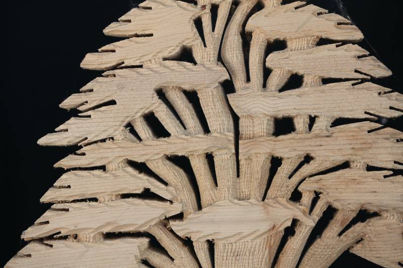 Handcrafted Wooden Cedar Tree Sculpture – Natural Finish
مجسم شجرة الأرز محفور يدويًا من الخشب الطبيعي