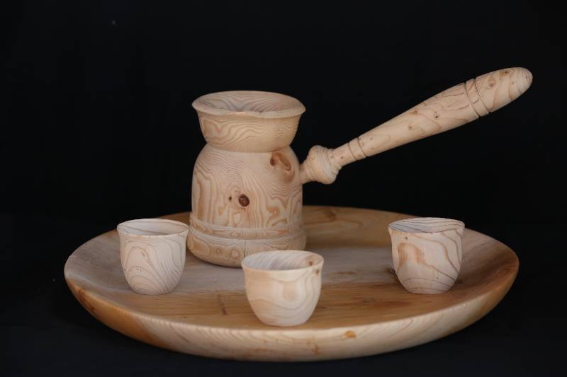 Handcrafted Wooden Coffee Set – Tray, Pot & Cups with Natural Finish
طقم قهوة خشبي يدوي – دلة وفناجين وصينية بتصميم طبيعي