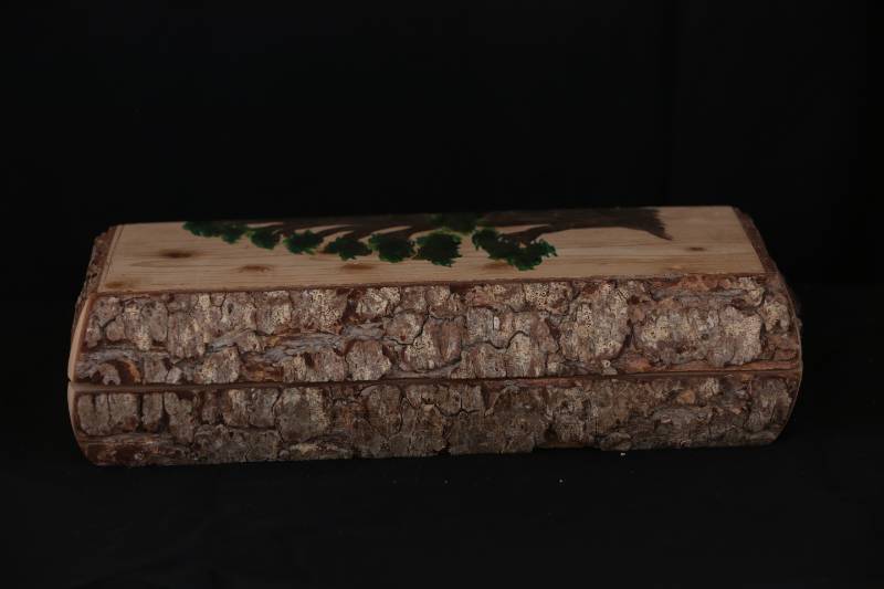 Handcrafted Wooden Backgammon Box – Cedar Tree Design
صندوق لعبة الطاولة من الخشب الطبيعي – تصميم يدوي بزخارف الأرز اللبناني