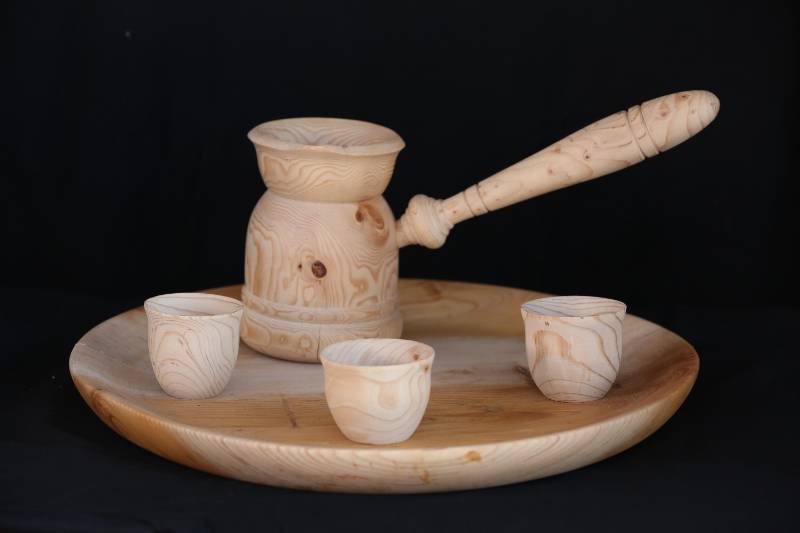 Handcrafted Wooden Coffee Set – Tray, Pot & Cups with Natural Finish
طقم قهوة خشبي يدوي – دلة وفناجين وصينية بتصميم طبيعي
