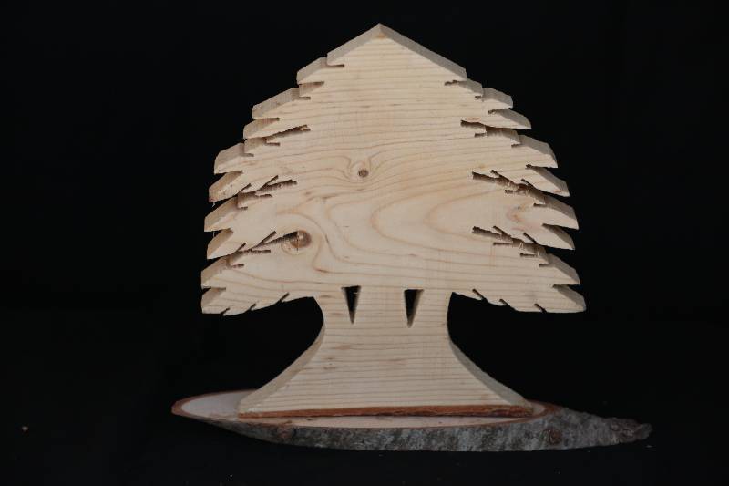 Wooden Statue of the Virgin Mary in Prayer – Cedar Tree Design
تمثال خشبي للسيدة العذراء تصلي – تصميم شجرة الأرز