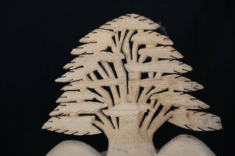 Handcrafted Wooden Cedar Tree Sculpture – Natural Finish
مجسم شجرة الأرز محفور يدويًا من الخشب الطبيعي