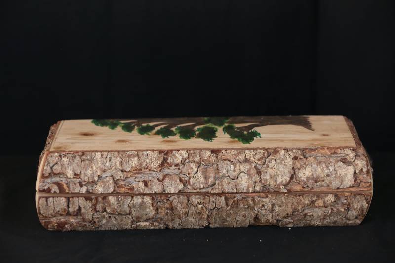 Handcrafted Wooden Backgammon Box – Cedar Tree Design
صندوق لعبة الطاولة من الخشب الطبيعي – تصميم يدوي بزخارف الأرز اللبناني