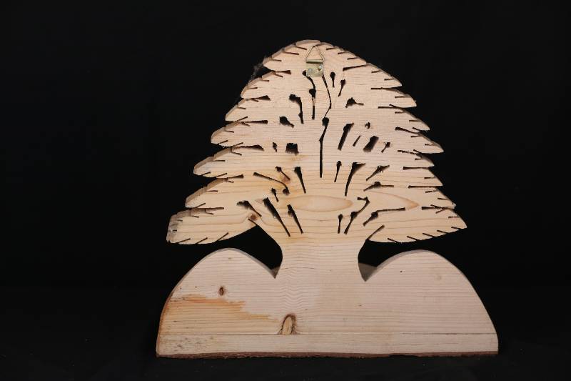Handcrafted Wooden Cedar Tree Sculpture – Natural Finish
مجسم شجرة الأرز محفور يدويًا من الخشب الطبيعي