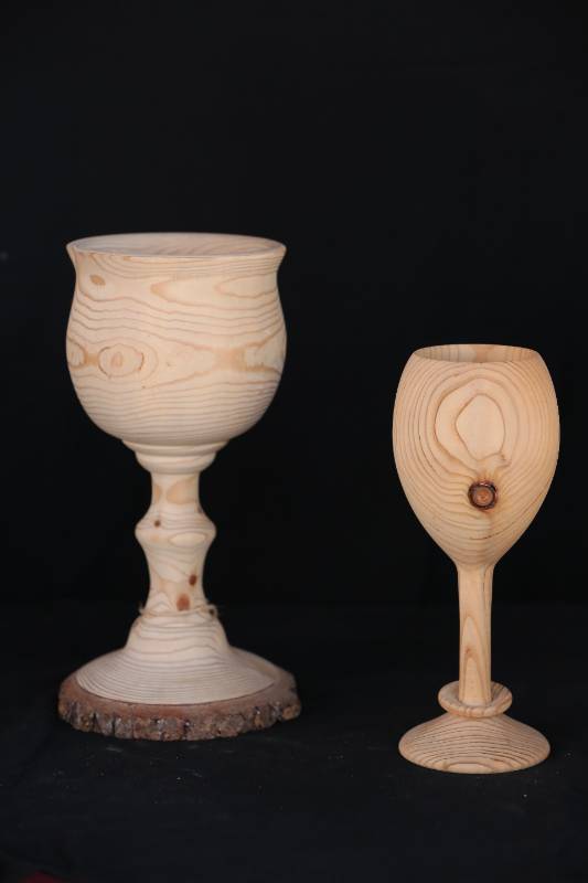 Hand-Carved Wooden Goblets – Set of Two Artistic Cups
كؤوس خشبية منحوتة يدويًا – طقم مكون من كأسين بأشكال فنية