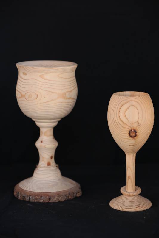 Hand-Carved Wooden Goblets – Set of Two Artistic Cups
كؤوس خشبية منحوتة يدويًا – طقم مكون من كأسين بأشكال فنية