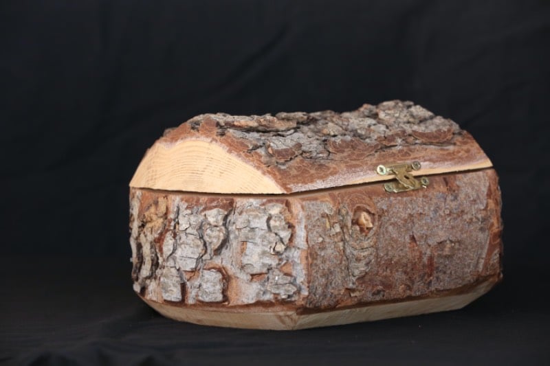 Lebanese Cedar Wood Bark Box
 صندوق من لحاء خشب ارز لبنان
