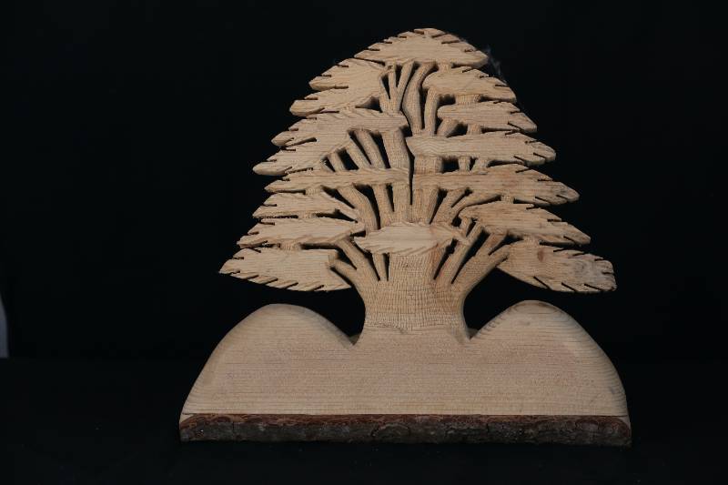 Handcrafted Wooden Cedar Tree Sculpture – Natural Finish
مجسم شجرة الأرز محفور يدويًا من الخشب الطبيعي