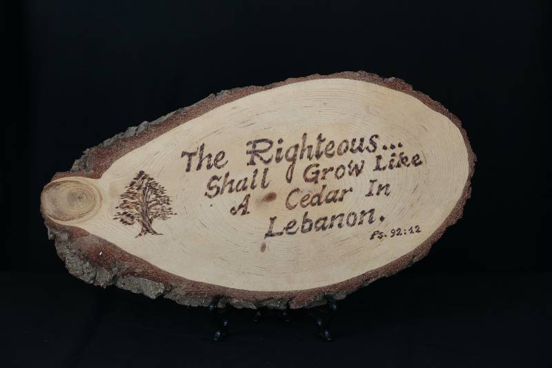 Handcrafted Wooden Plaque – "The Righteous Shall Grow Like a Cedar in Lebanon" (Psalm 92:12)
لوحة خشبية منقوشة يدويًا