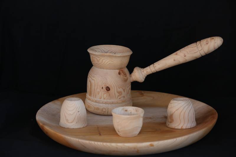 Handcrafted Wooden Coffee Set – Tray, Pot & Cups with Natural Finish
طقم قهوة خشبي يدوي – دلة وفناجين وصينية بتصميم طبيعي