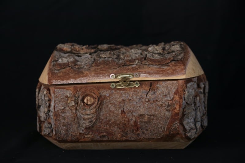 Lebanese Cedar Wood Bark Box
 صندوق من لحاء خشب ارز لبنان