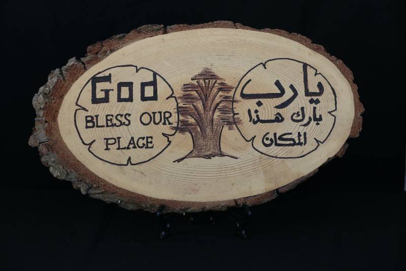 God Bless Our Place – Bilingual Handcrafted Wooden Plaque (Arabic & English)
لوحة خشبية يدوية "يارب بارك هذا المكان" – باللغتين العربية والإنجليزية