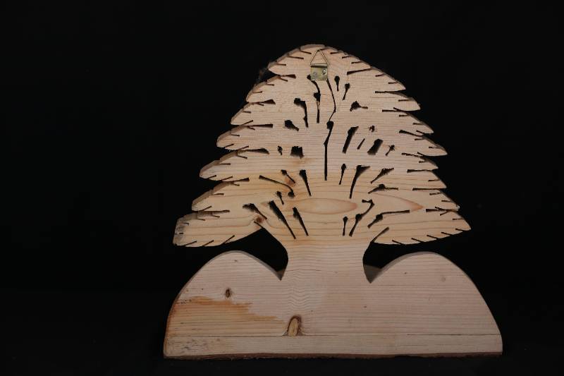 Handcrafted Wooden Cedar Tree Sculpture – Natural Finish
مجسم شجرة الأرز محفور يدويًا من الخشب الطبيعي