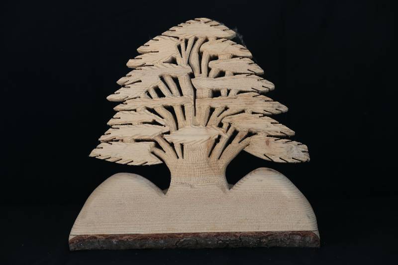 Handcrafted Wooden Cedar Tree Sculpture – Natural Finish
مجسم شجرة الأرز محفور يدويًا من الخشب الطبيعي