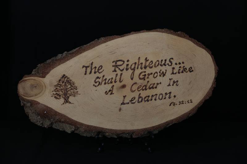 Handcrafted Wooden Plaque – "The Righteous Shall Grow Like a Cedar in Lebanon" (Psalm 92:12)
لوحة خشبية منقوشة يدويًا