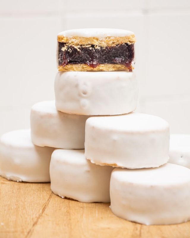 Alfajor glaseado de membrillo
