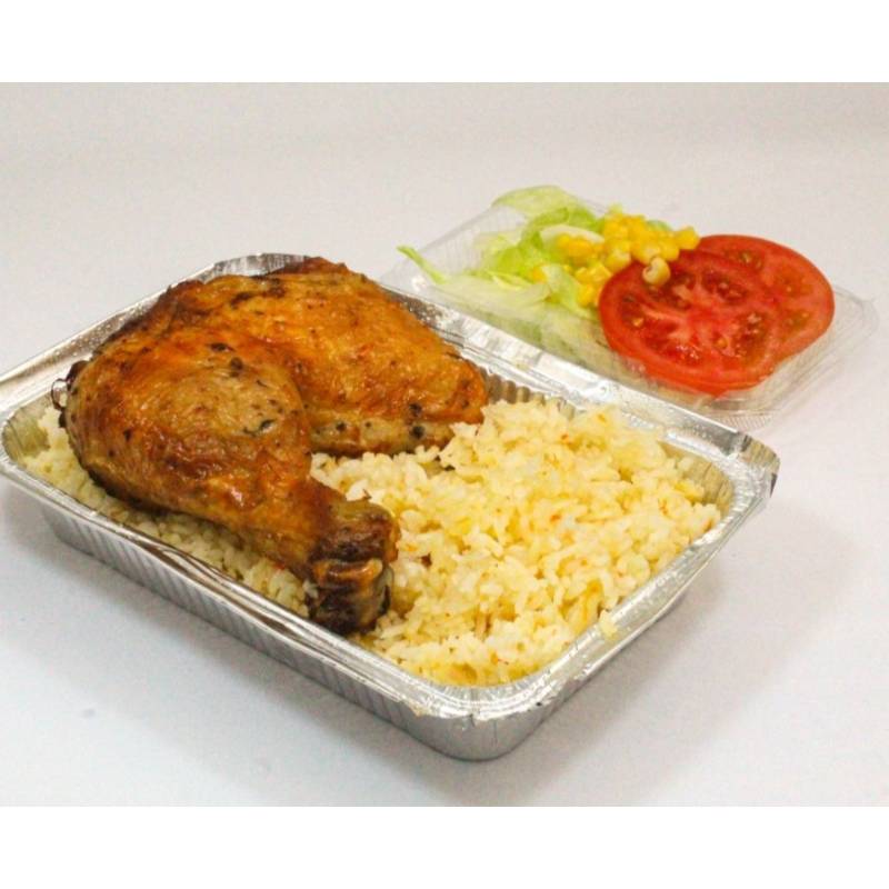 Pollo asado con arroz más porción de ensalada