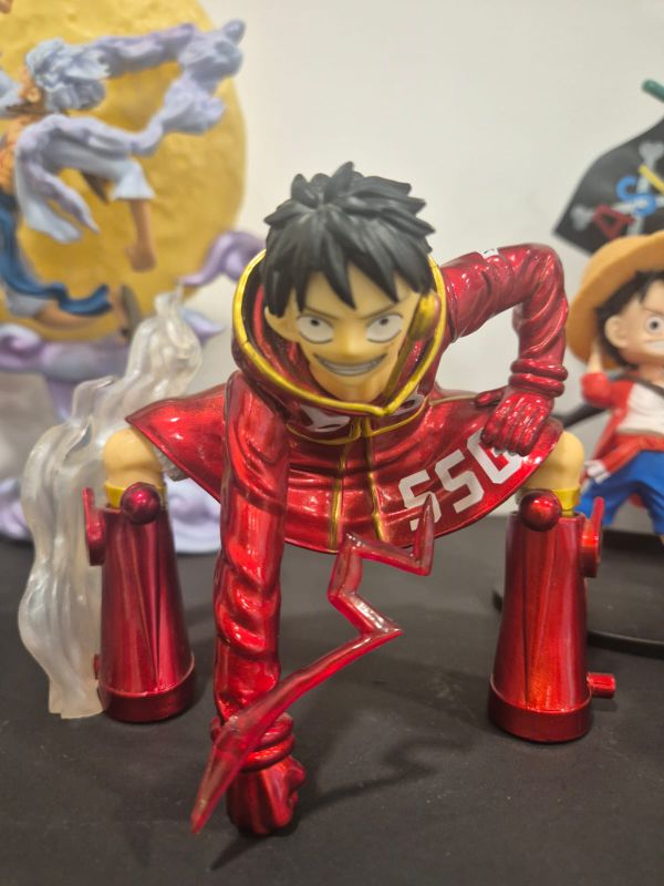 Luffy standing