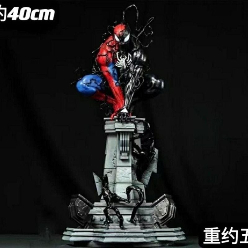 SPIDER MAN  &  Venom Figurine