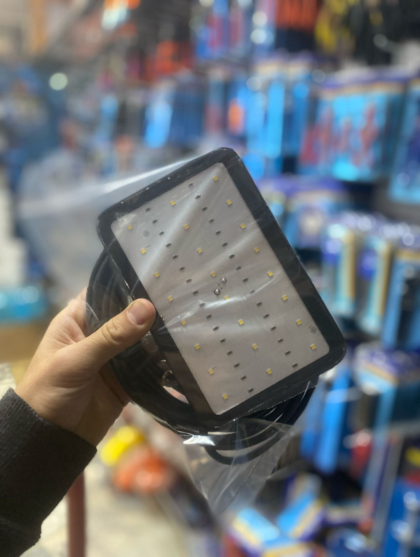 REFLECTOR LED GIGANTE DE ARROYITO HE-PDM-E99