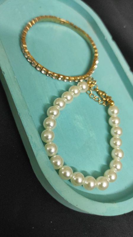 Pearl and gem bracelet set