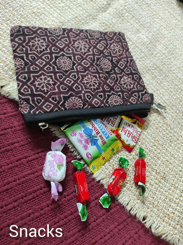 Flat pouch D1 - 6" x 7" - 
With keychain