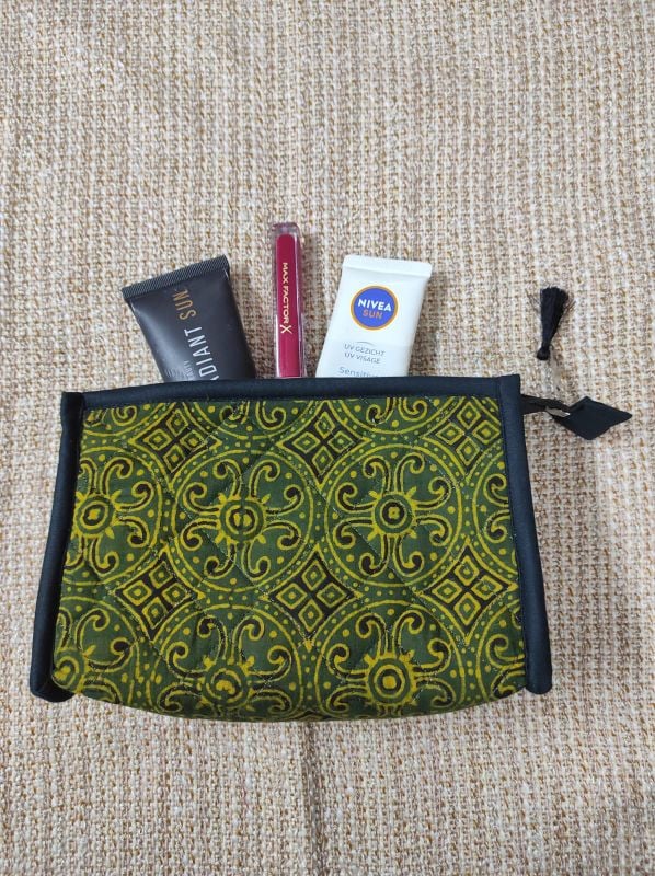 Pouch D26 - 5.5" X 8"