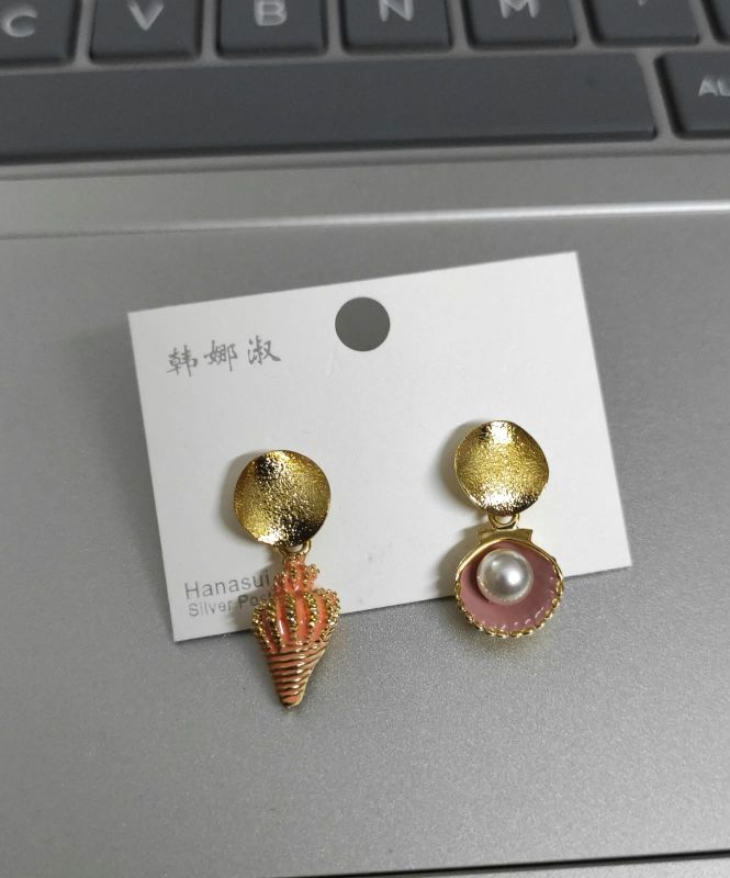 Shell earrings
