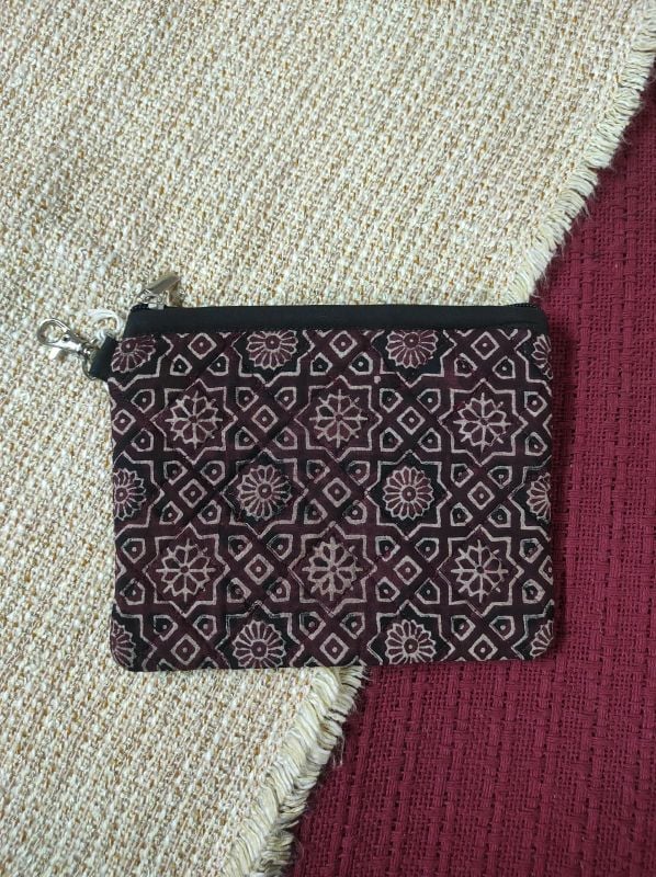 Flat pouch D1 - 6" x 7" - 
With keychain