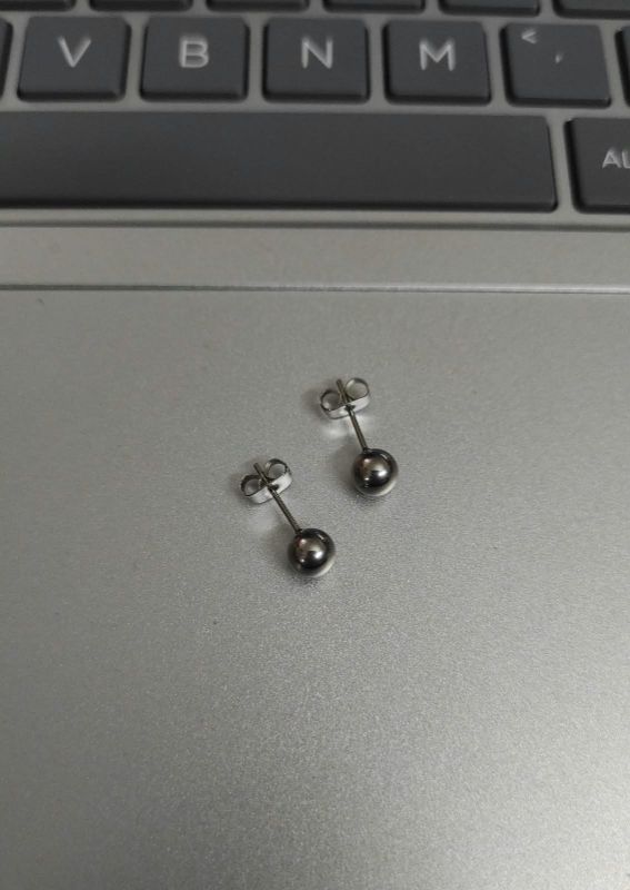 Unisex Studs - Silver