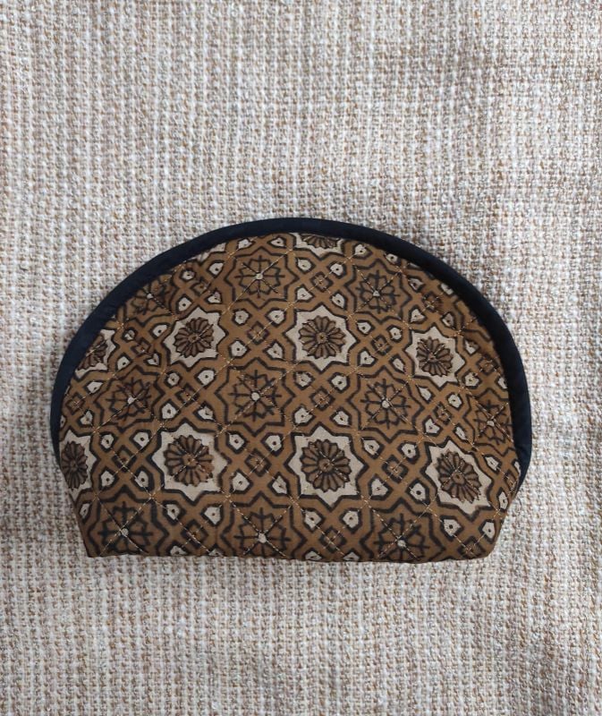 Round Pouch D21