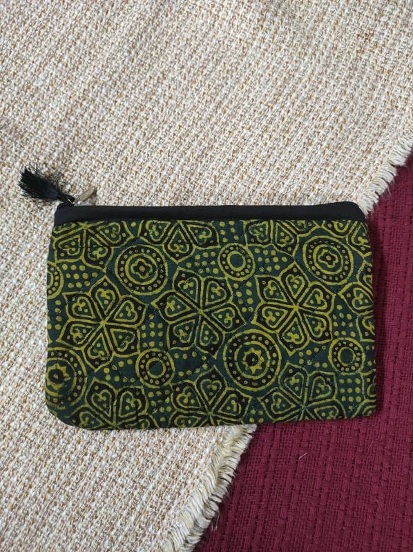 Flat pouch D5 - 6" x 8.5" - 
With zip pocket inside