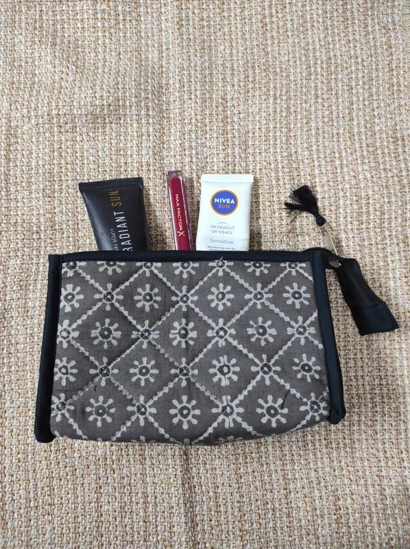 Pouch D34 - 5.5" X 8"