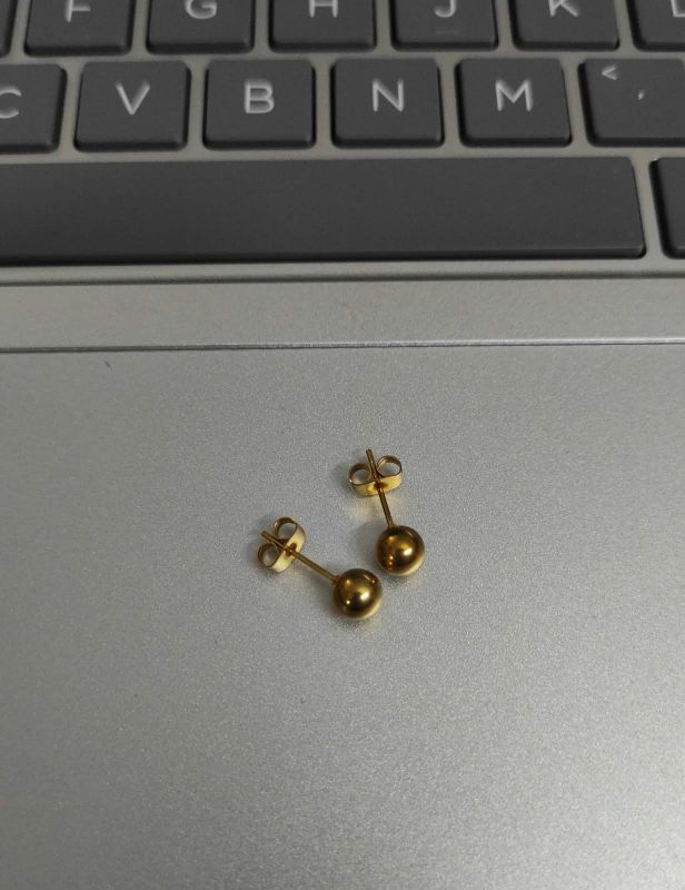 Unisex Studs - Golden
