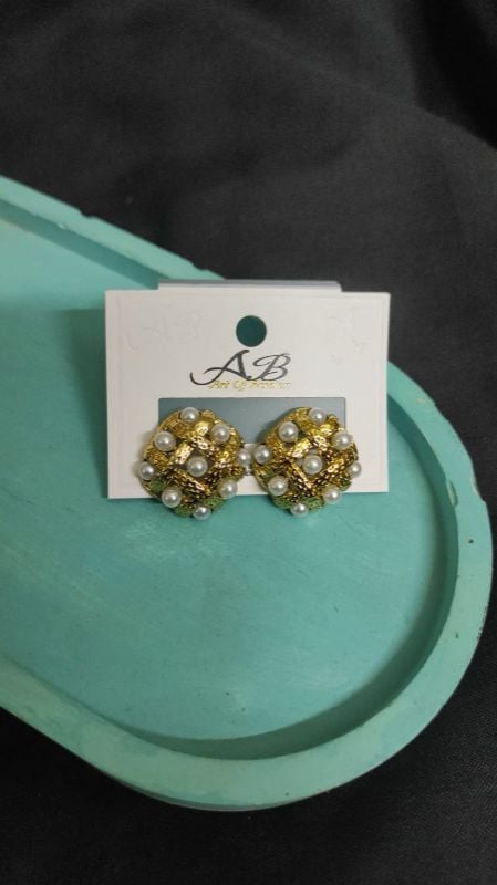 Square pearl earrings - Golden