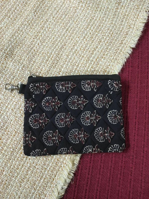 Flat pouch D3 - 5.5" x 7" - 
With keychain