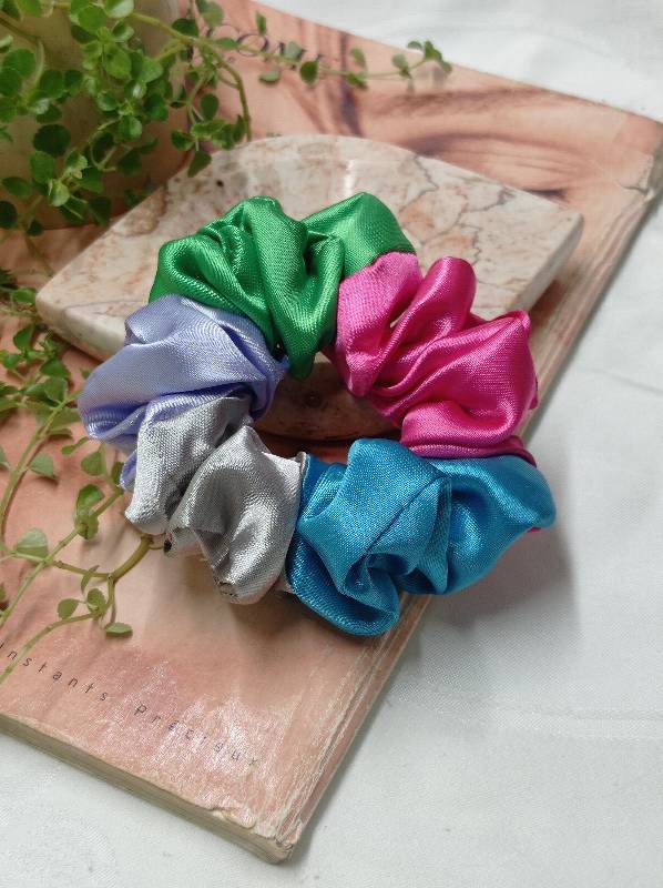 Scrunchie Arcoiris (Verde/Rosado/Azul/Gris/Malva)