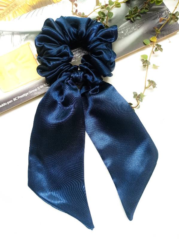 Scrunchie con cinta (Azul Oscuro)