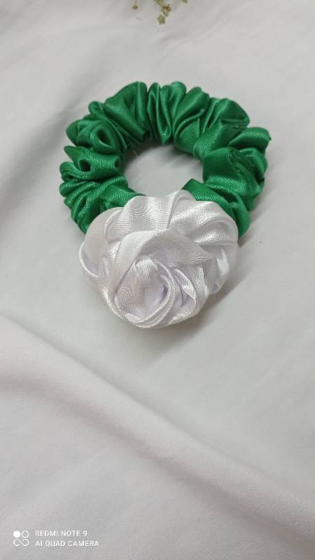 Scrunchie Rose (Verde/Blanco)